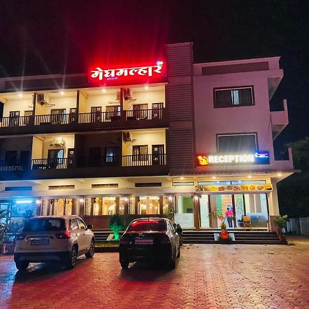 Hotel Meghmalhar Lodging Jejuri Exteriör bild