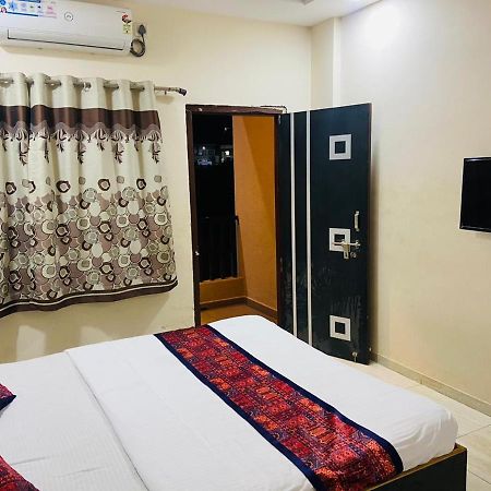 Hotel Meghmalhar Lodging Jejuri Exteriör bild
