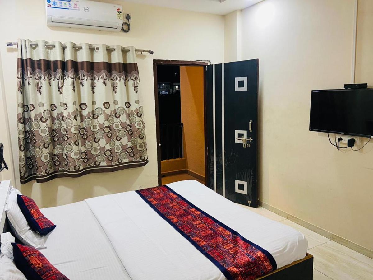 Hotel Meghmalhar Lodging Jejuri Exteriör bild