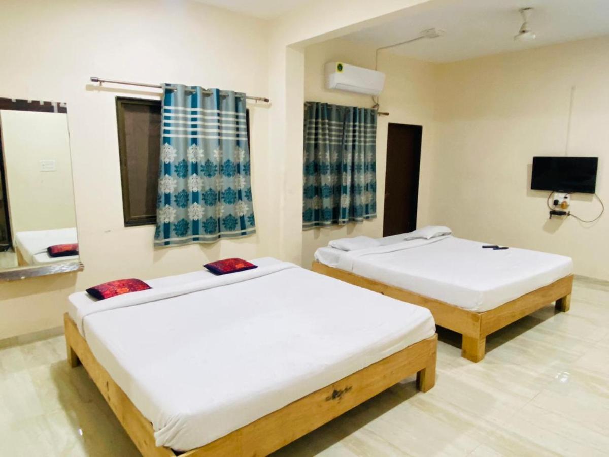 Hotel Meghmalhar Lodging Jejuri Exteriör bild